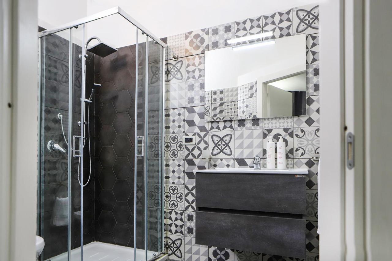 Modern Apartment At Piazza Del Gesu' By Wonderful Italy Napels Buitenkant foto