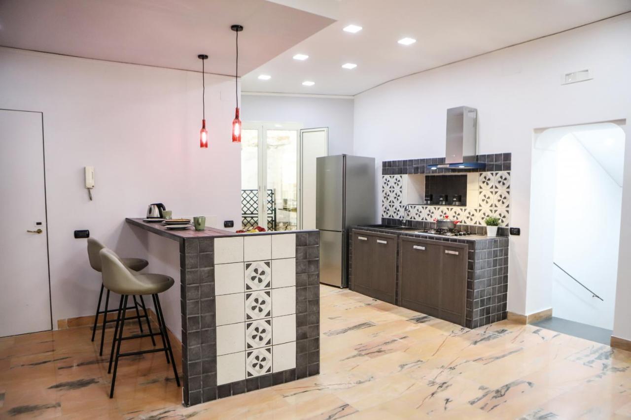 Modern Apartment At Piazza Del Gesu' By Wonderful Italy Napels Buitenkant foto