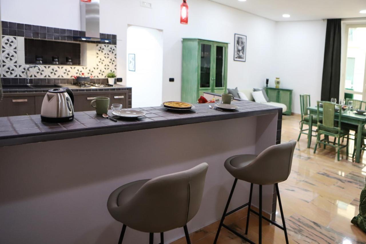 Modern Apartment At Piazza Del Gesu' By Wonderful Italy Napels Buitenkant foto