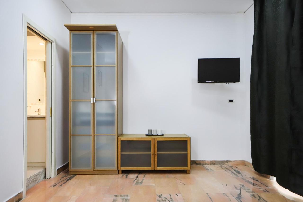 Modern Apartment At Piazza Del Gesu' By Wonderful Italy Napels Buitenkant foto